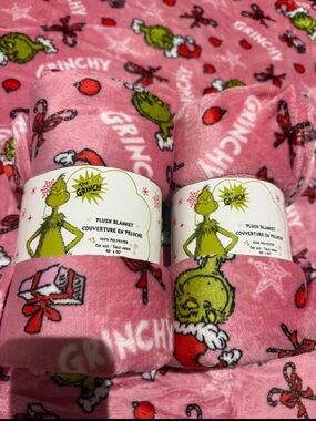 Brand new factory sealed the grinch that stole Christmas pink blanket gift